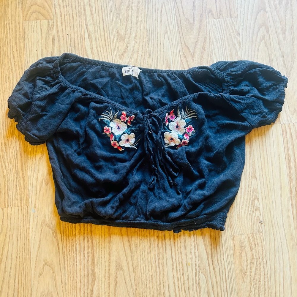 Hollister Black Floral Embroidered Women's Top sz S